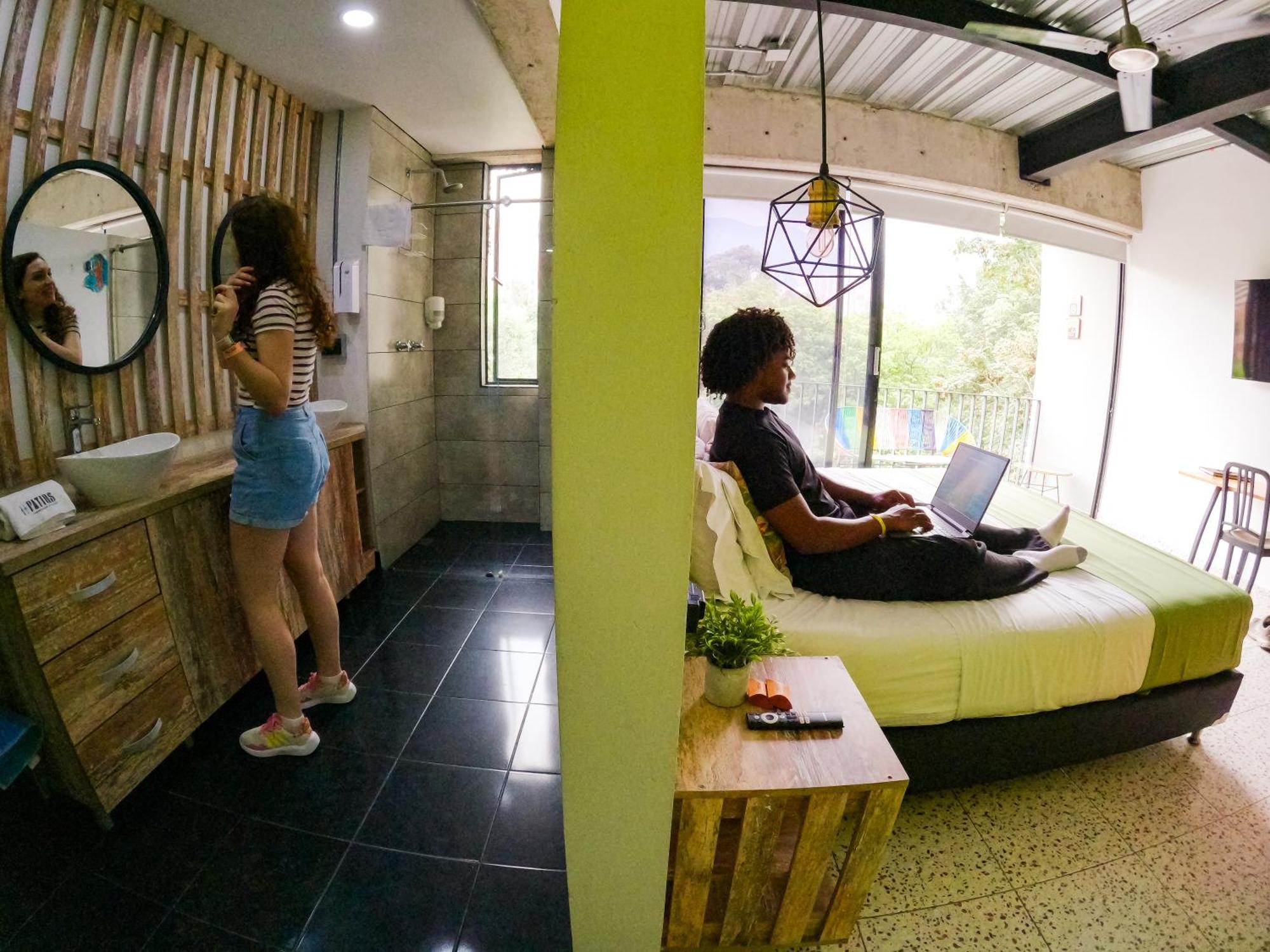 Patios Hostal *